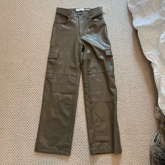 Vegan Leather Cargo 90s Relaxed Pant - Picture 5 of 7